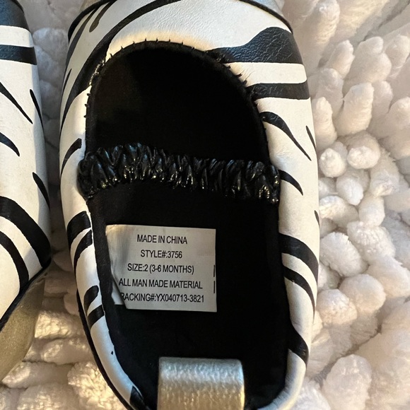 Zebra Print Baby Slippers Size 2 - 3-6 months - Picture 6 of 8